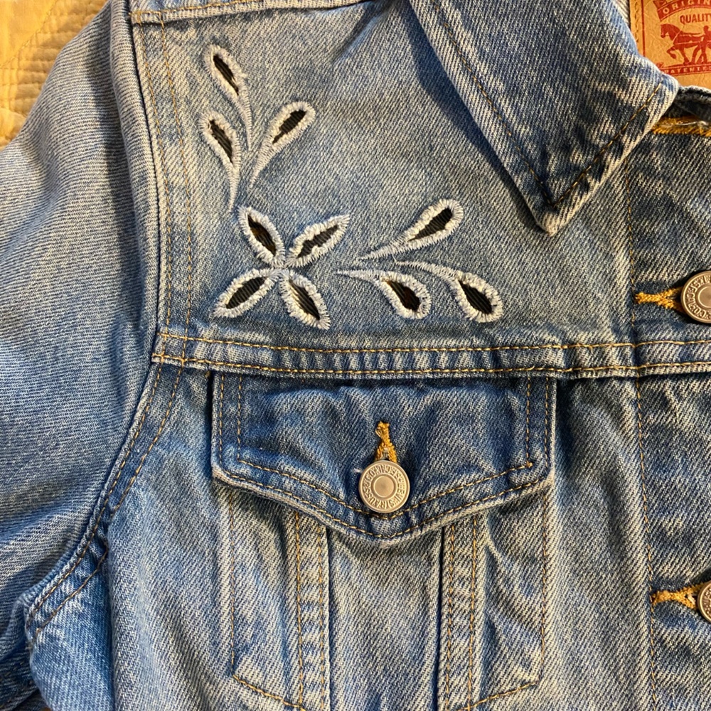 LEVI's STRAUSS JEAN JACKET FLORAL LASER CUT Large Cropped Trucker - Picture 13 of 14